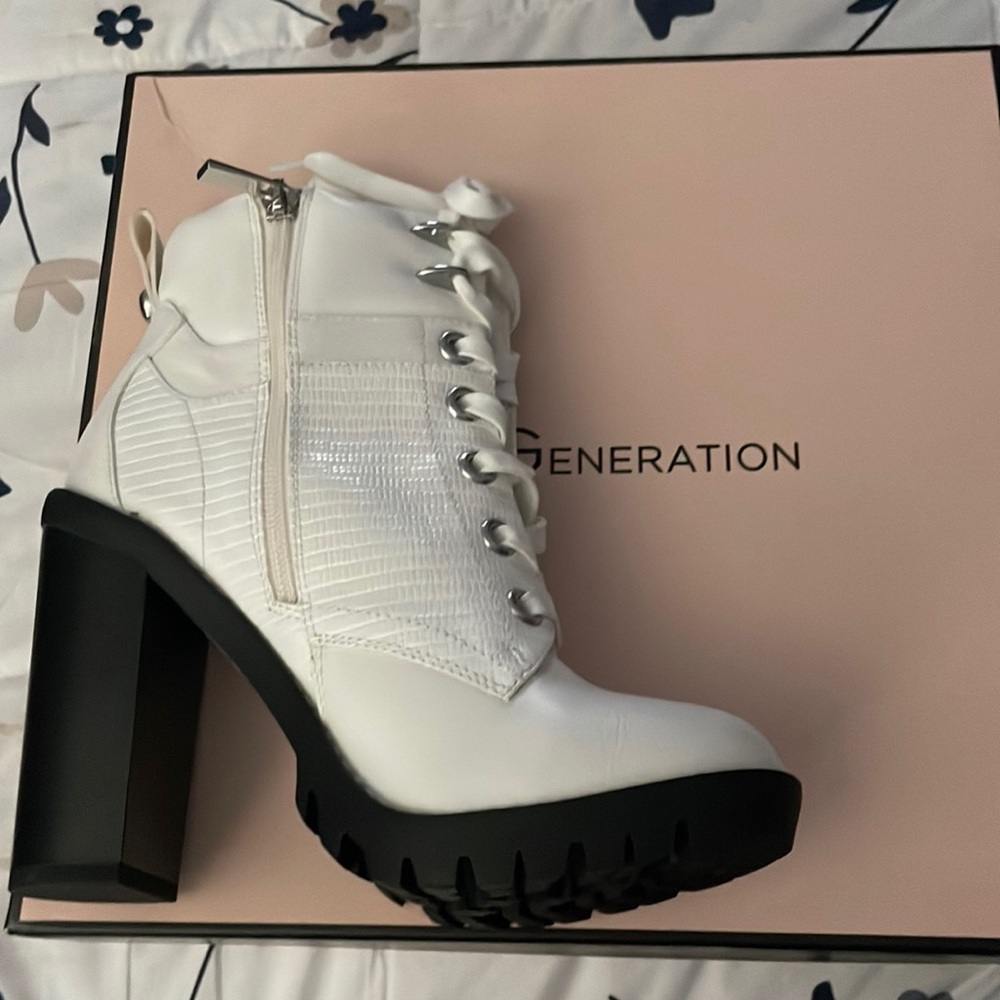 BCBGeneration White boot heel